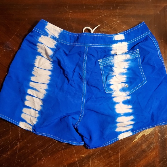 Tye dye Board Shorts - Picture 2 of 3